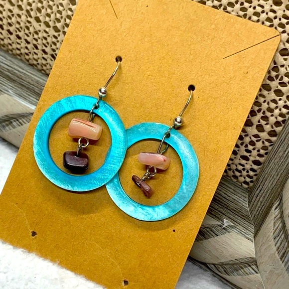 4 Pairs of Fashion Earrings - Picture 2 of 6